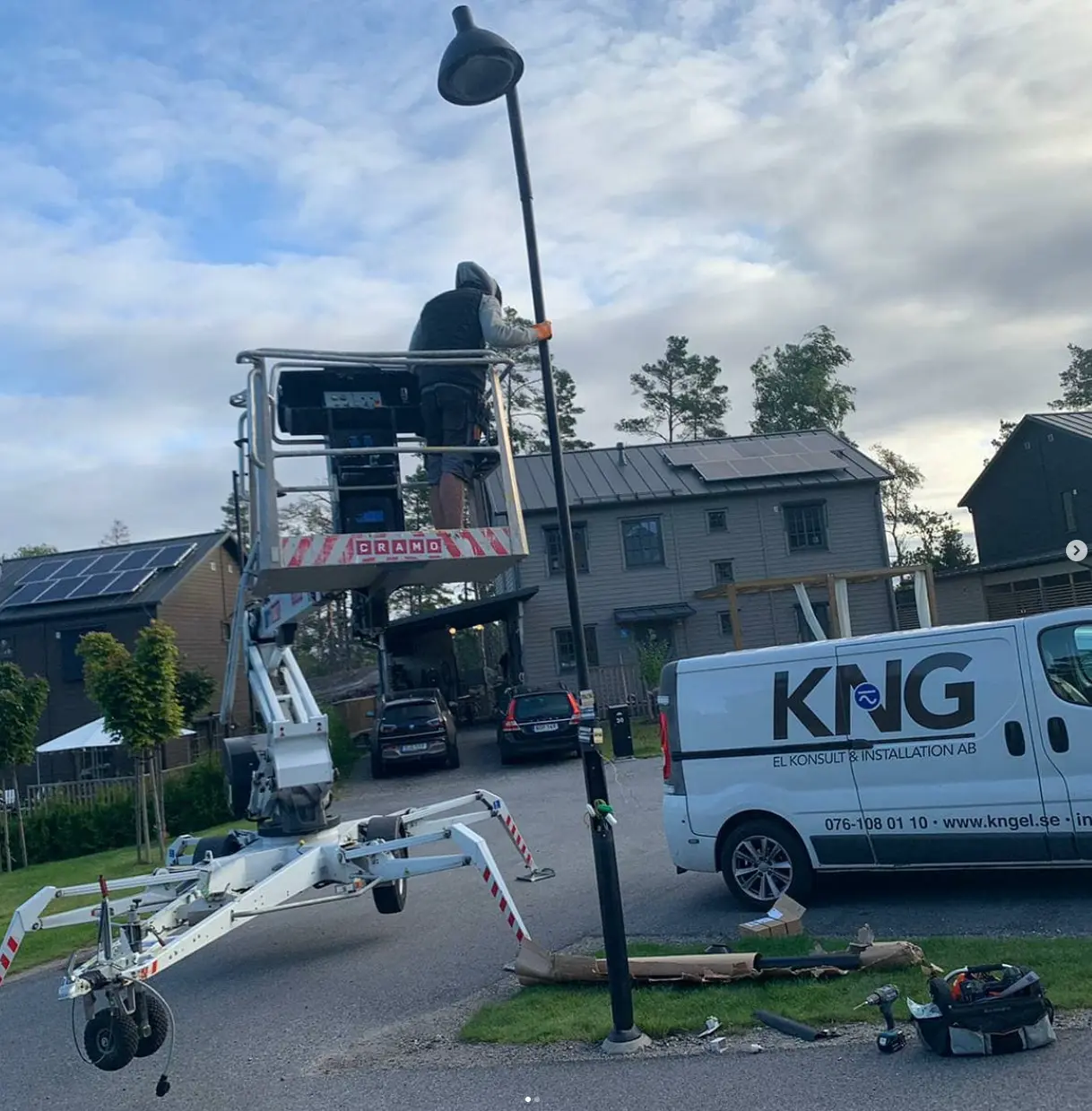 Belysningsstolpar i villaområde